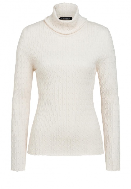 Soft clable knit swater Bialy in offwhite with turtleneck | Ana Alcazar