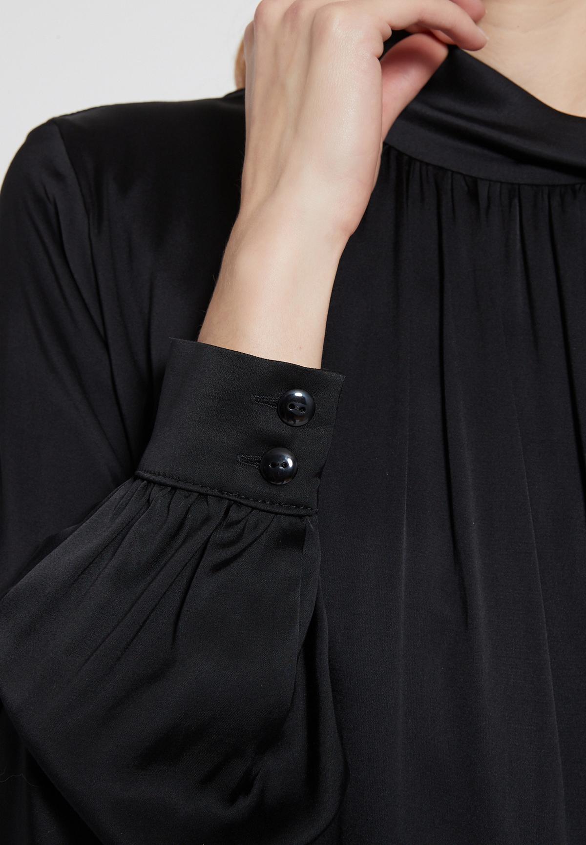 Elegant satin dress Ekemia in black with cuffs | Ana Alcazar